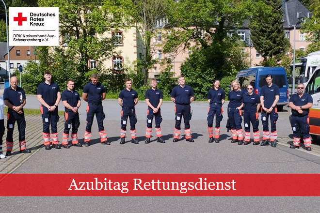 Azubis im rettungsdienst vor Beginn ihrer Einsatzübung.